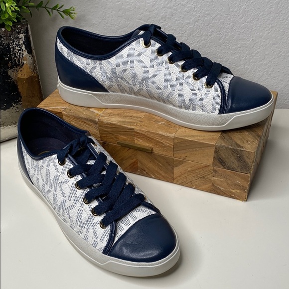 Michael Kors City Sneaker MK Signature Lace Up Blue and‎ White Leather Size 9 - Picture 1 of 12